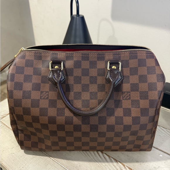 Louis Vuitton - Picture 3 of 11